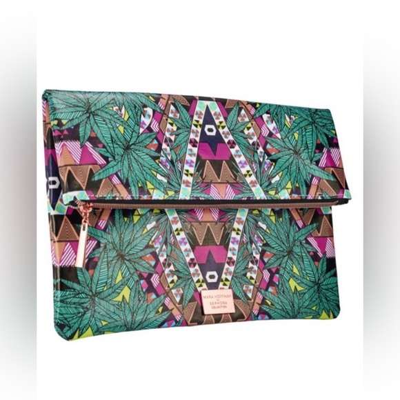 $25 dollar ENTRY- with 🎁 
For💥$685!!! ETRO MILANO- CLUTCH-
ONLY 25 entries !💥 - Picture 14 of 14